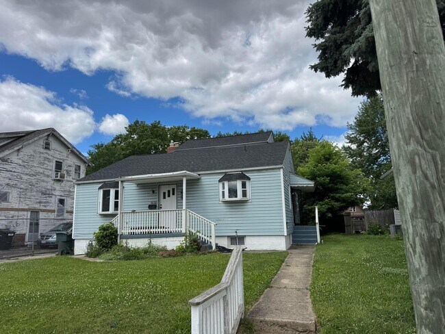Building Photo - 1139 Miller Ave