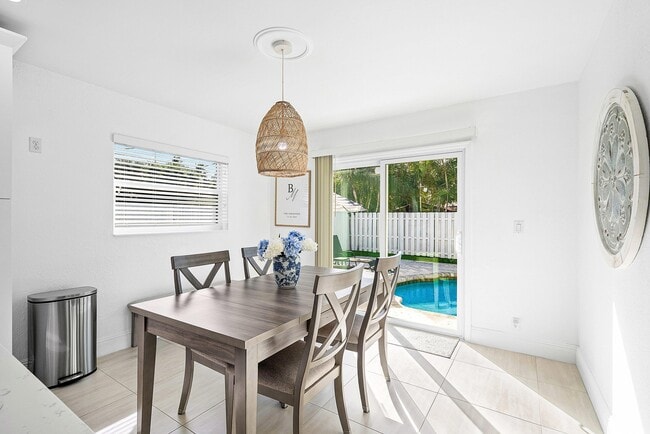 Building Photo - 124 Oregon Ln