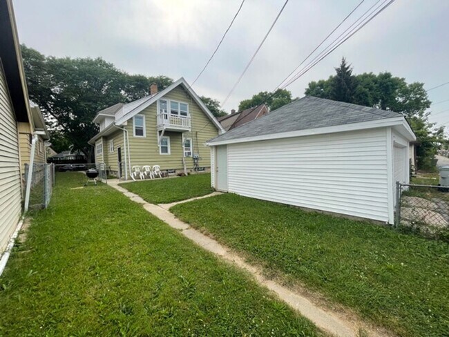 Building Photo - 4962WMedfordM