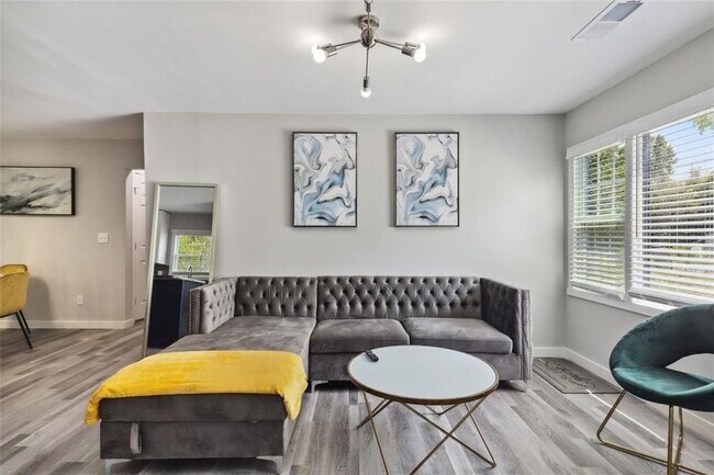 Building Photo - 1561 Pontiac Pl SE