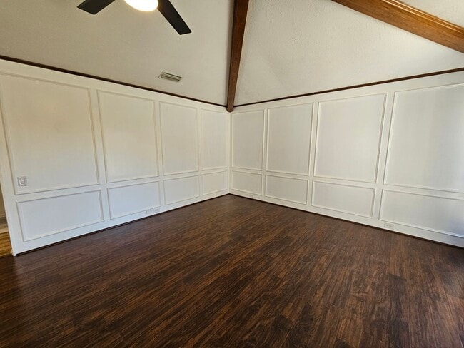 Building Photo - AVAILABLE NOW!