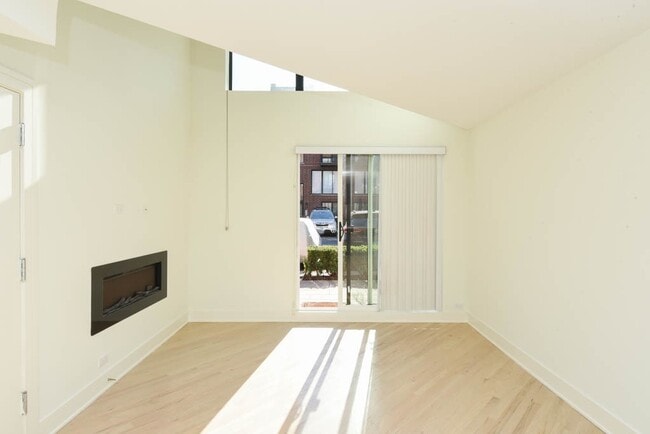 Building Photo - 959 W Grace St