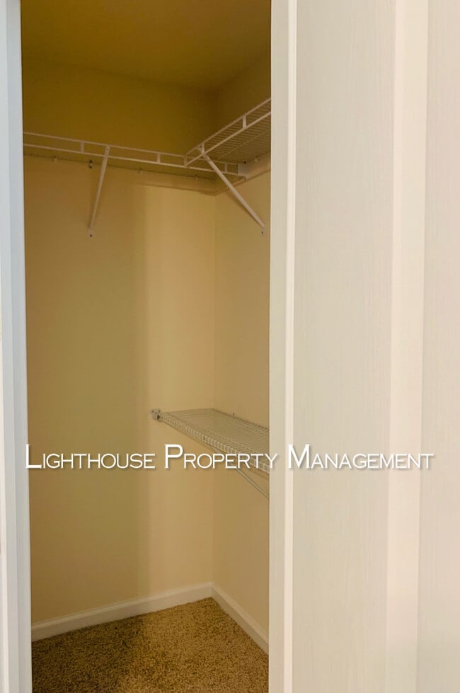 Building Photo - Modern Townhome in Baymeadows! Built in 2021!