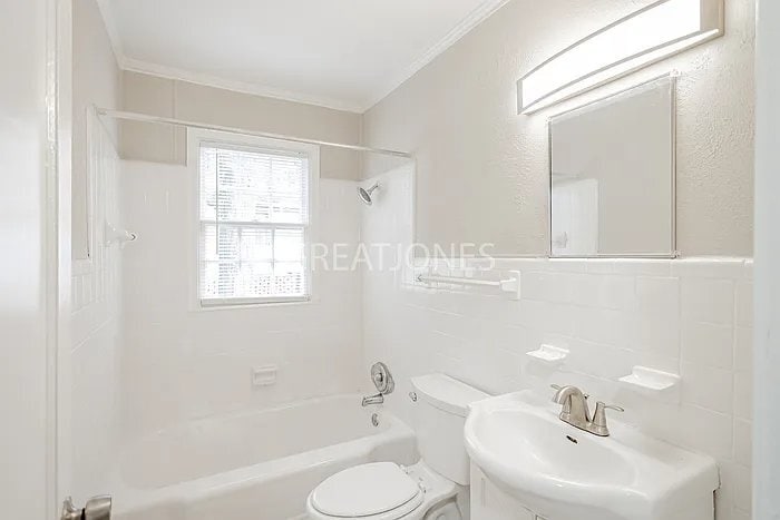 Building Photo - 1236 S Dixon Dr