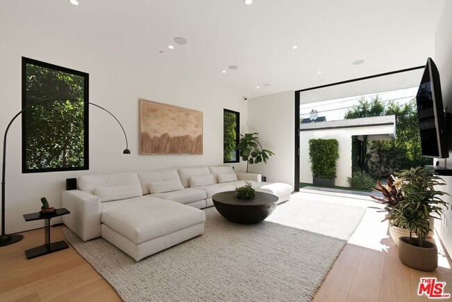 Building Photo - 6258 Drexel Ave