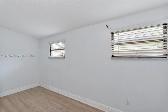 Building Photo - 6534 SW 27th St