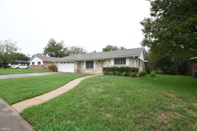 Building Photo - Updated 3BR/2BA Brick Home with Granite Kitchen & Fenced Yard — Kaufman ISD