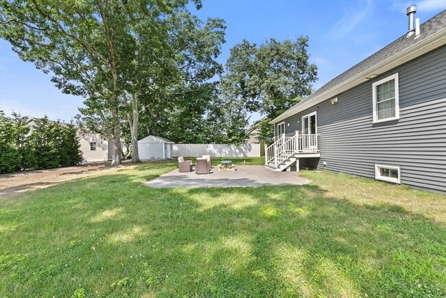 Building Photo - 21 Pasture Brook Rd