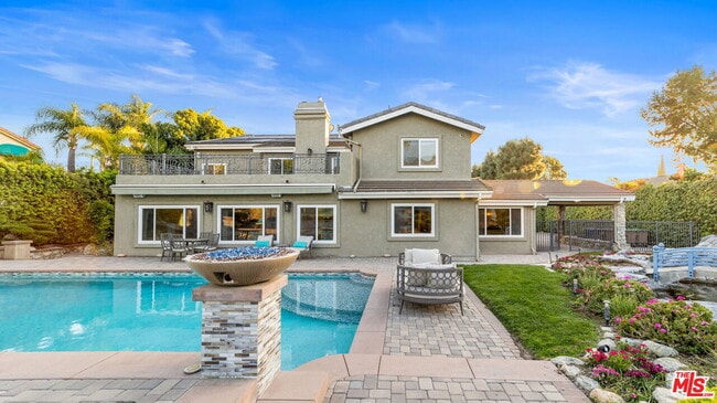 Building Photo - 1047 E Pomello Dr
