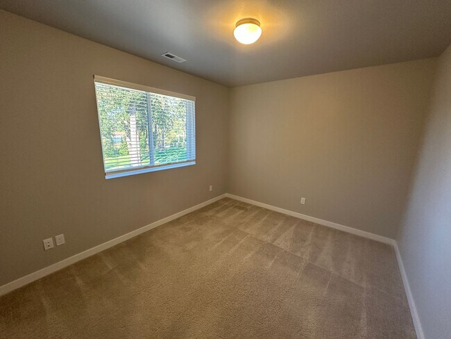 Building Photo - 7741 20th Ln SE