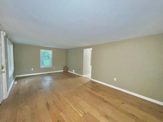 Building Photo - 8310 Bellflower Rd