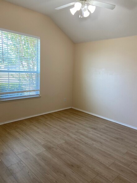 Building Photo - 112 Cherrytree Trl