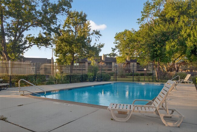 Building Photo - 10555 Turtlewood Ct