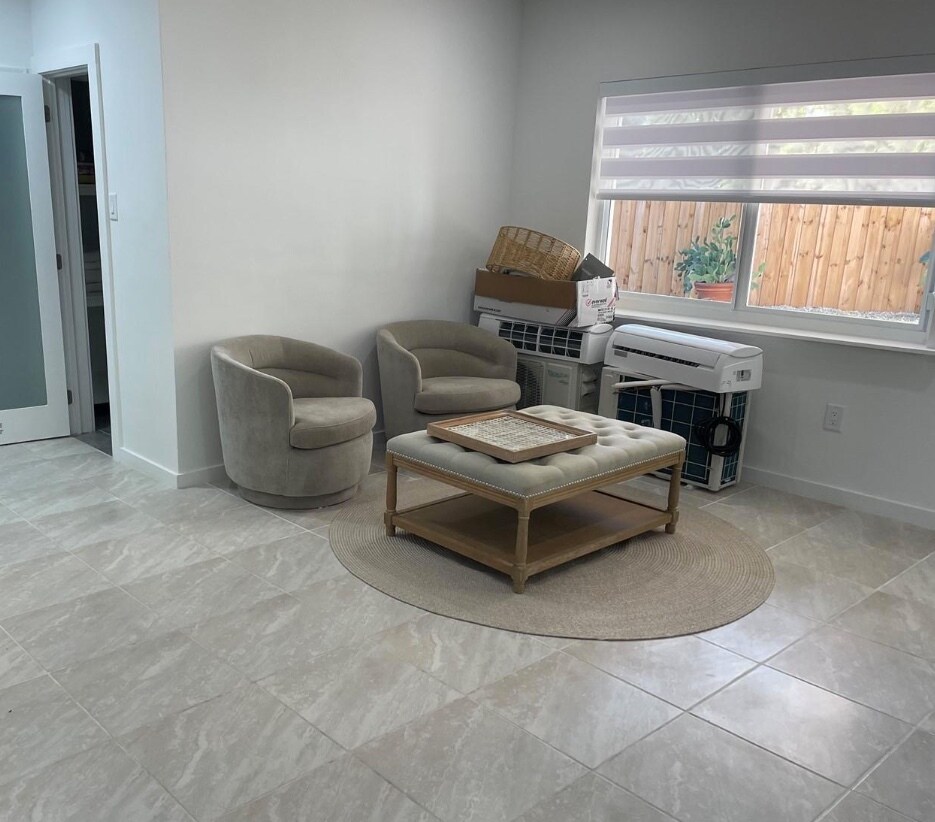 Building Photo - 7800 NE 10th Ct