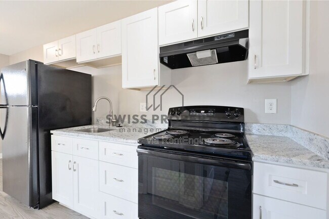 Building Photo - 2485 Deming Ave