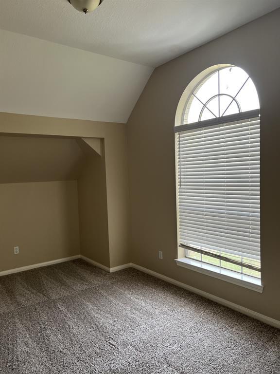 Building Photo - 374 Lake View Dr