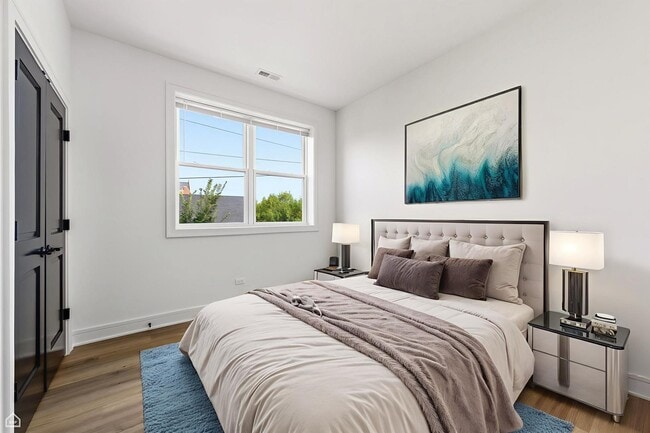 Building Photo - 3902 S Lake Park Ave