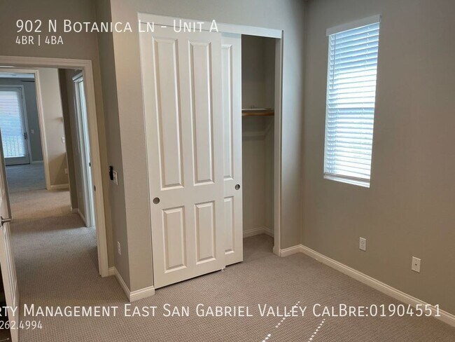 Building Photo - 902 Botanica Ln