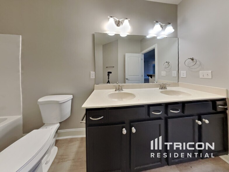 Building Photo - 2312 Joneshurst Wy