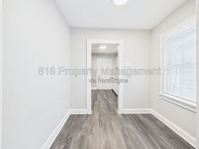 Building Photo - 3310 Tracy Ave