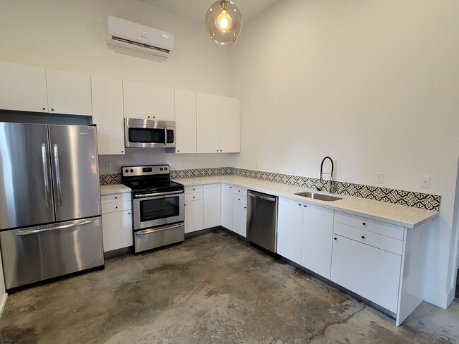 Building Photo - 7008 NE Rodney Ct