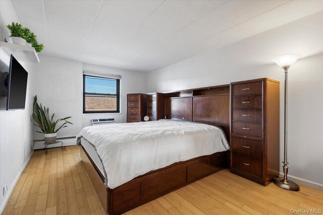 Building Photo - 1085 Warburton Ave