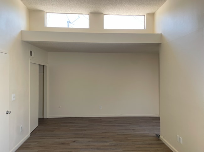 Building Photo - 325 Standiford Ave