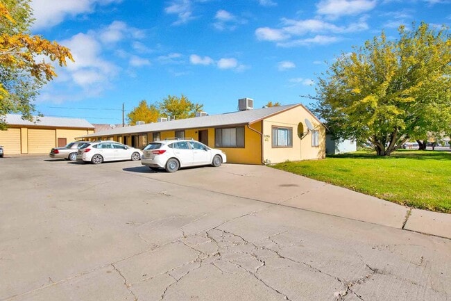 Building Photo - 3290 1/2 Lombardy Lane