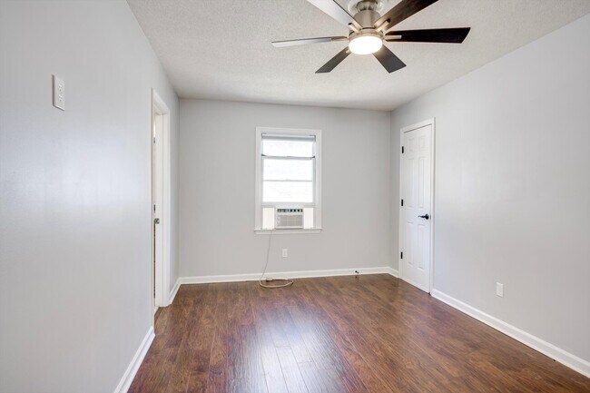 Building Photo - 1054 Hickman Rd