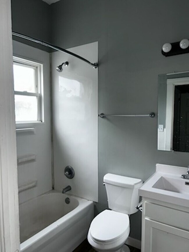 Building Photo - 4BR/2BA