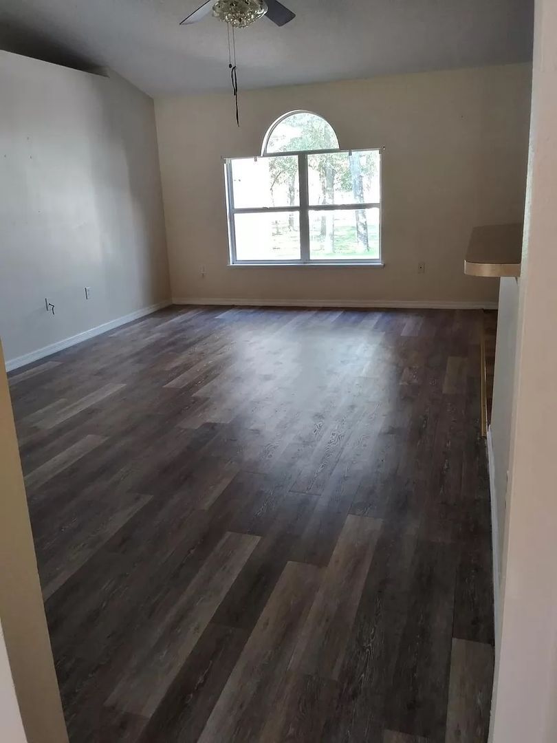 Building Photo - 14169 Spring Hill Dr