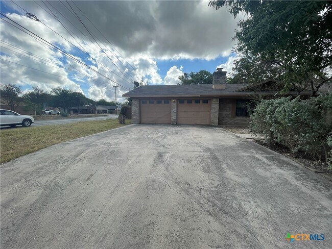 Building Photo - 1346 Carnation Ln