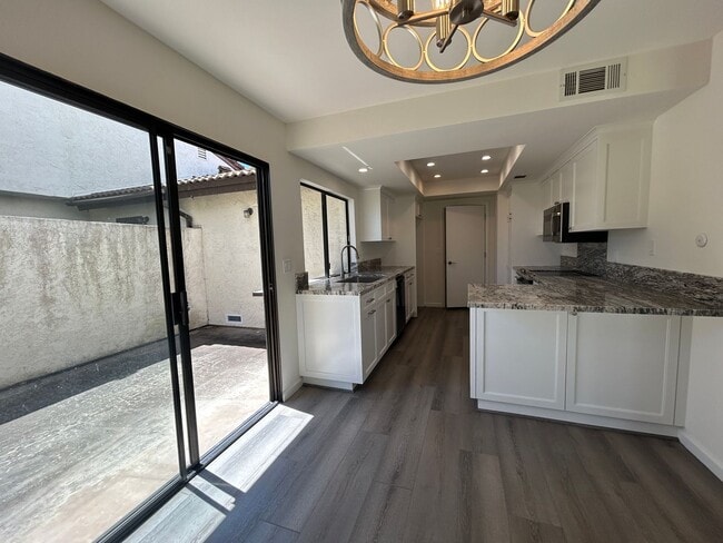Building Photo - Spacious Newly Remodeled Townhome in Bonsall, CA