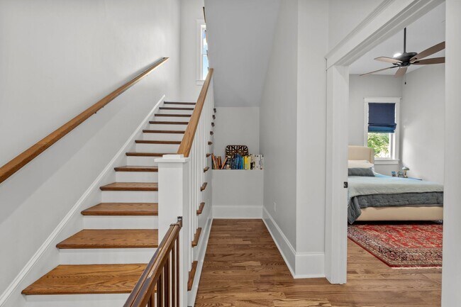 Building Photo - Gorgeous Renovation near Downtown Durham -...