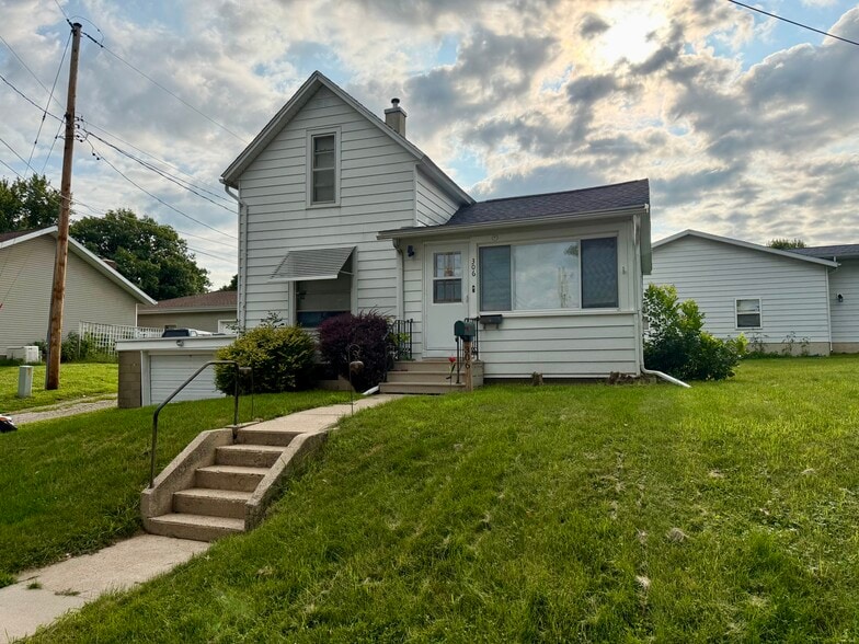 Front of house - 306 Commercial St