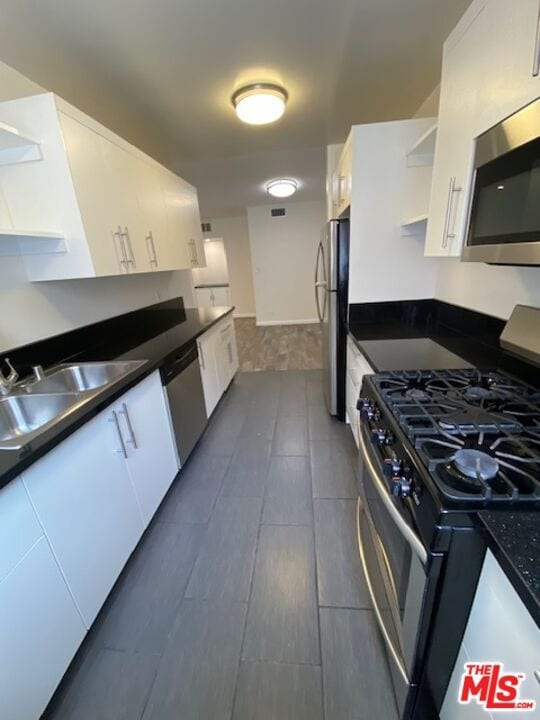 Building Photo - 7045 Hawthorn Ave