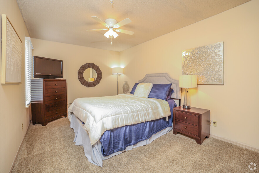 2BR, 2BA - 1040 SF - Second Bedroom - The Greens at Owasso I/II