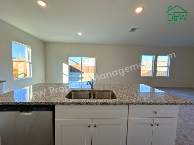 Building Photo - Spacious 5-Bedroom Home with Modern Upgrad...