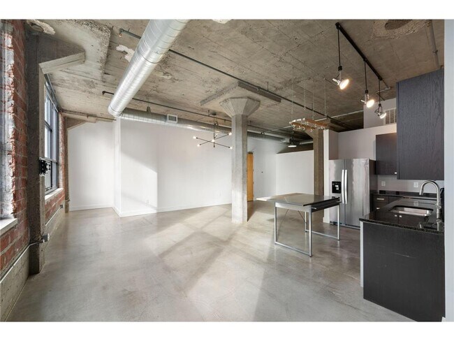 Building Photo - 718 N Washington Ave