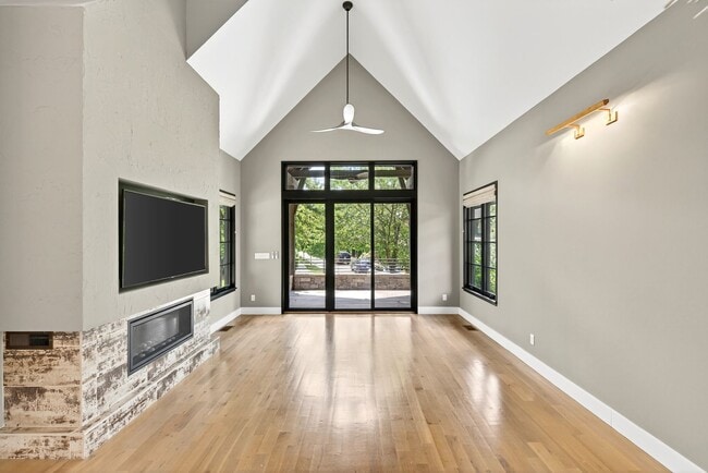 Building Photo - Stunning Luxury Home in the Village of Che...