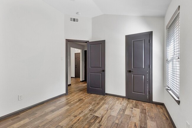 Building Photo - 20815 Whitevine Way