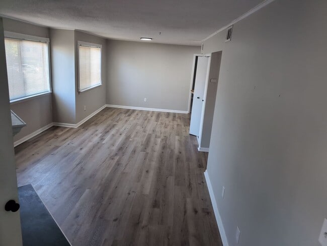 Building Photo - 526 Glenn Regis Way