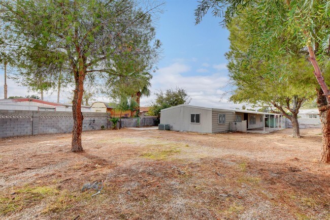 Building Photo - 136 Sir Thomas Dr