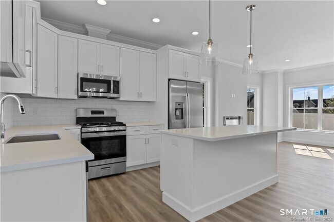 Building Photo - 348 Halley Ave