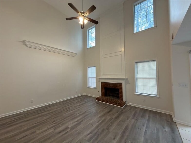 Building Photo - 620 Manor Glen Dr