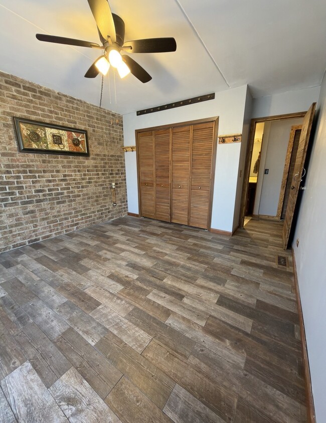 Building Photo - 203 Kenneth Cir