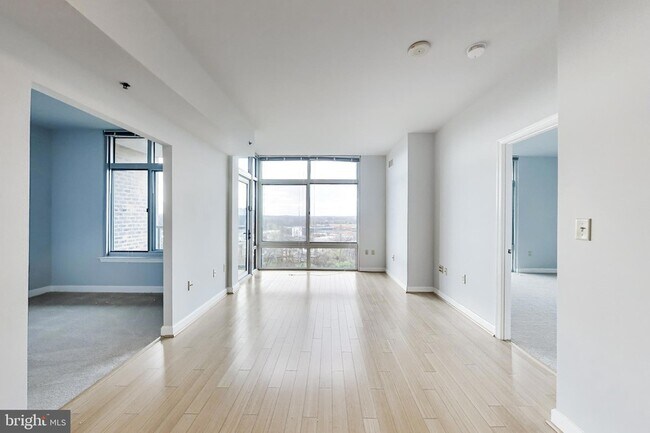 Building Photo - 5750 Bou Ave