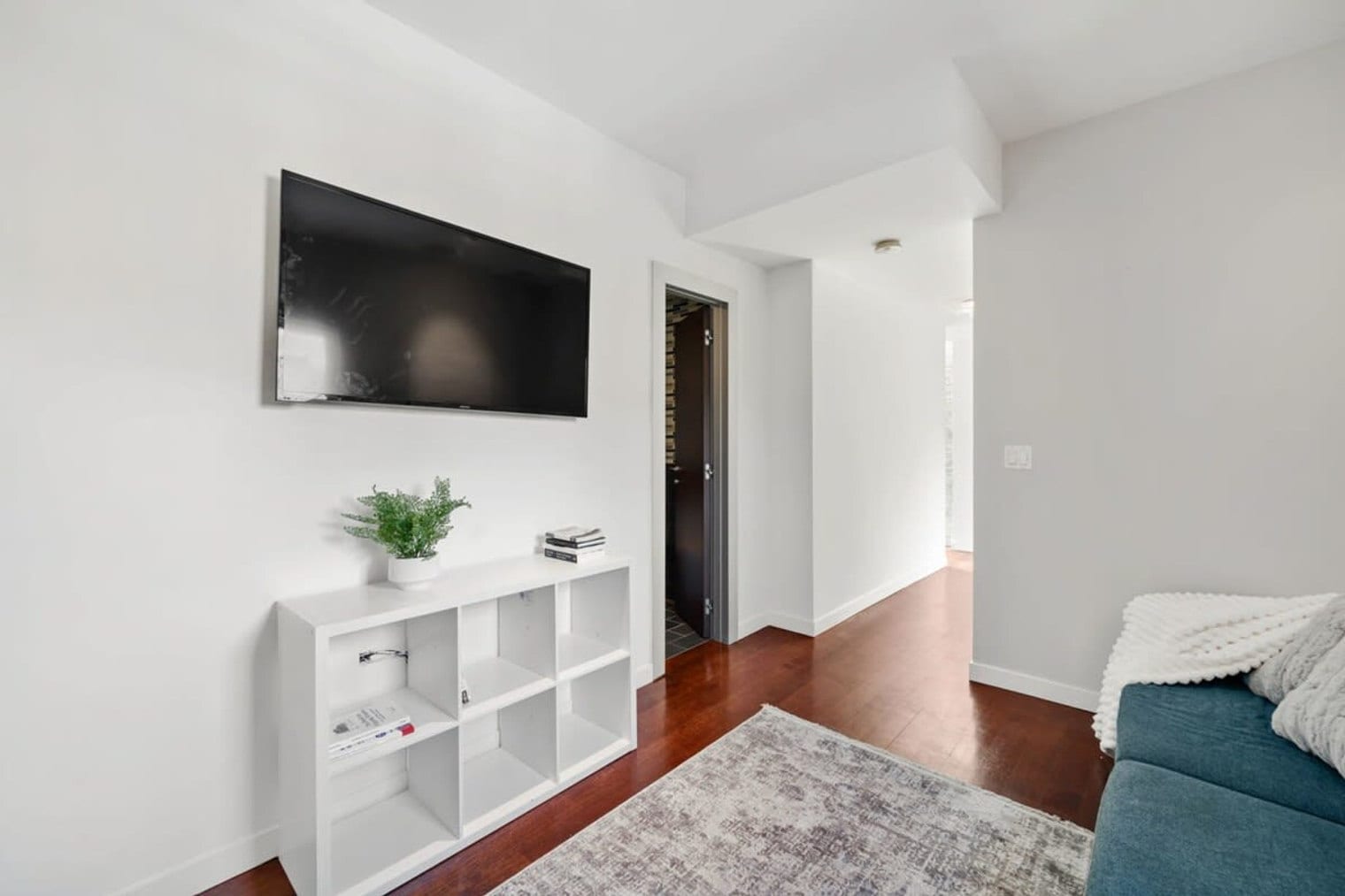 Building Photo - 1856 N Fairfield Ave