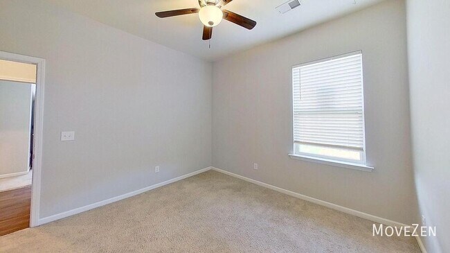 Building Photo - 22 Crestwood Pnes Trl