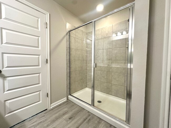 Building Photo - COMING SOON - MID MAY